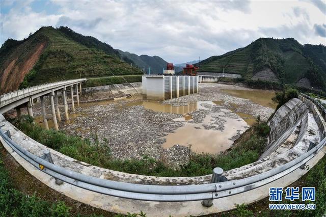 龙潭电站洪水漫坝(云南红河州龙潭电站)